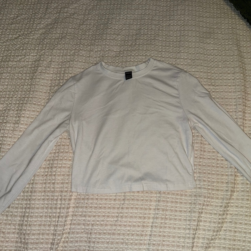 White long sleeve crop top